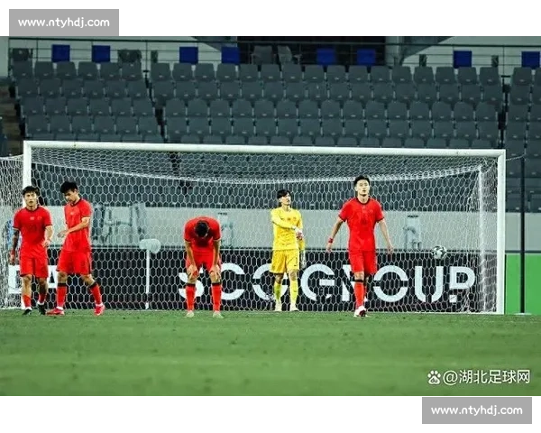 国足选帅开启年轻化转型，东亚杯启用过渡教练组